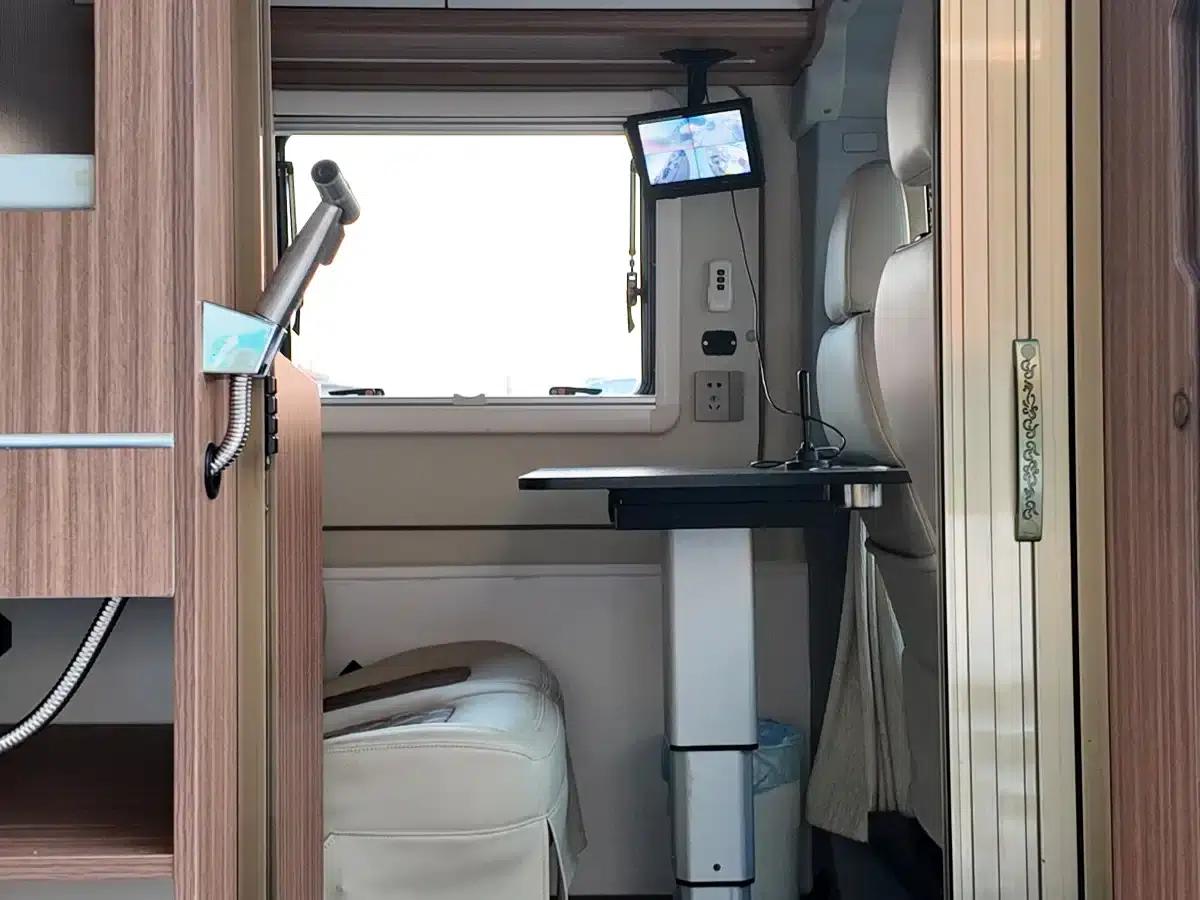 SAIC MAXUS V90 RV 2021 Model 2.0T Traveler V90 Self-propelled Type B Motorhome Luxury Edition with Transverse Bed — миниатюра 9