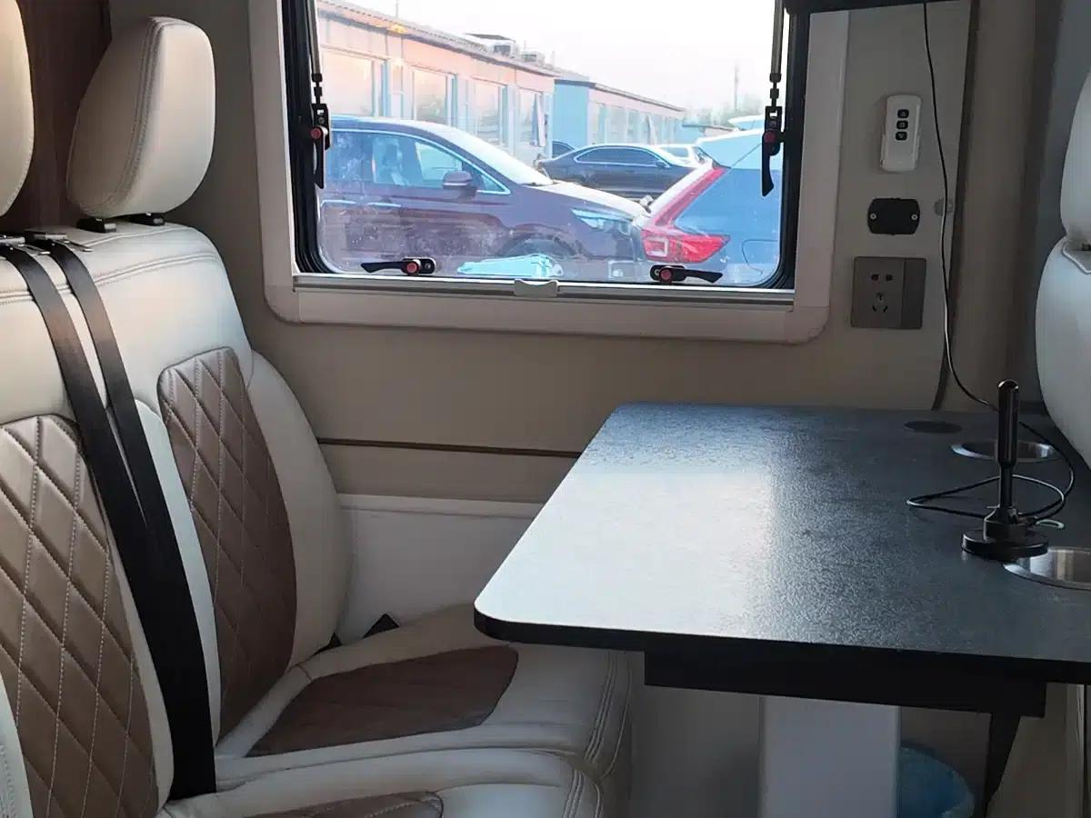 SAIC MAXUS V90 RV 2021 Model 2.0T Traveler V90 Self-propelled Type B Motorhome Luxury Edition with Transverse Bed — миниатюра 10