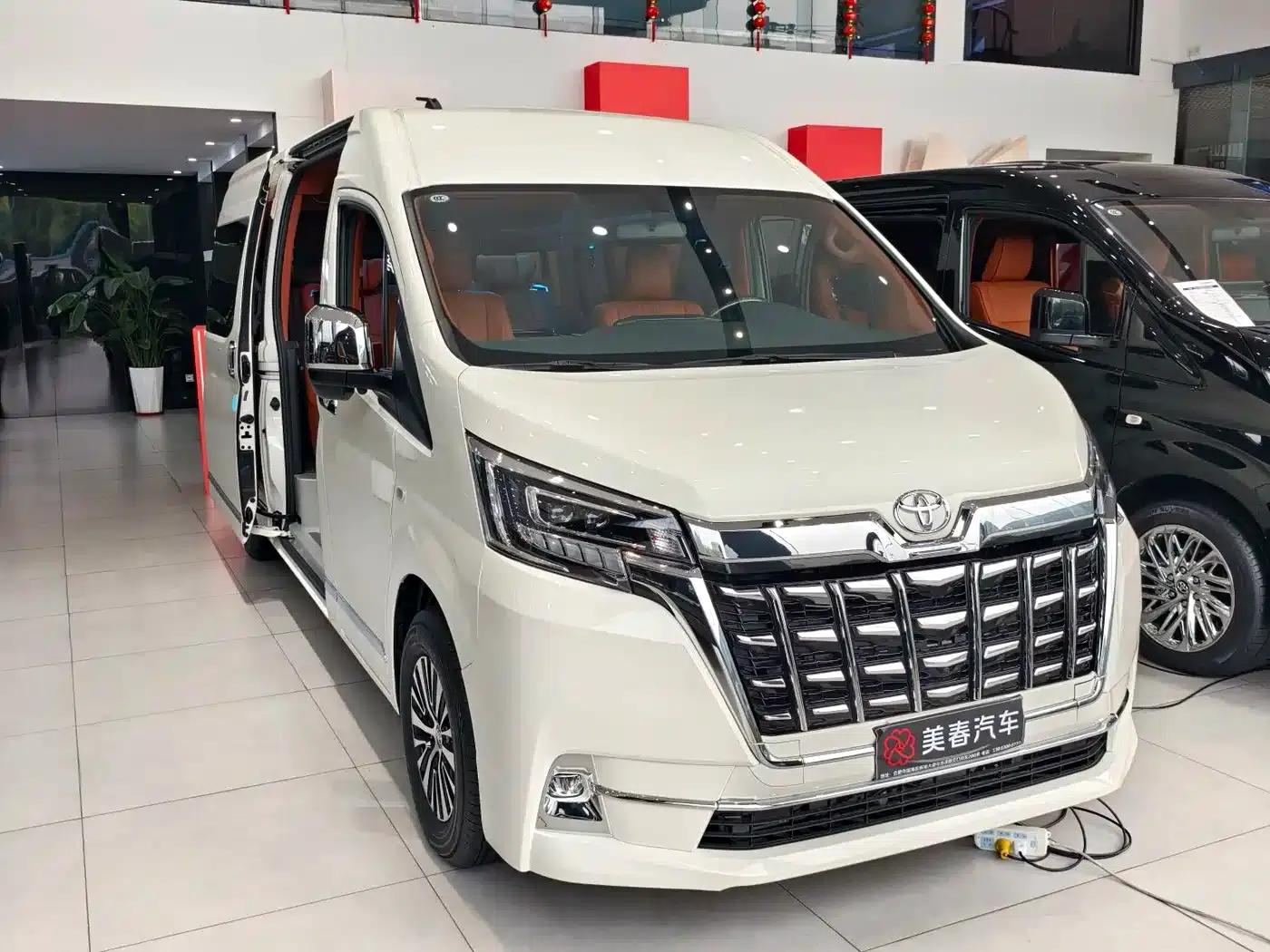 2024 HIACE 2.7L Automatic — миниатюра 3