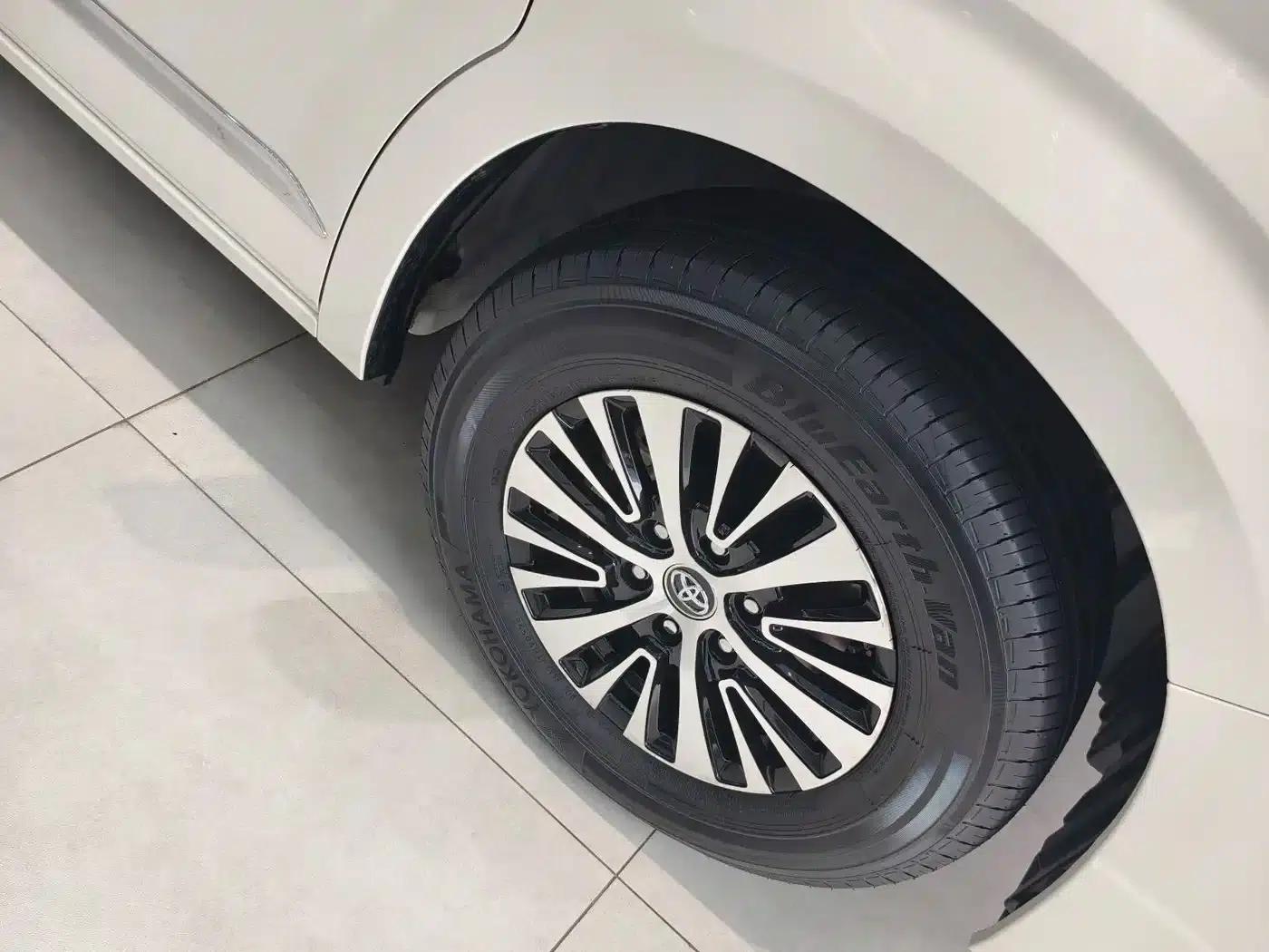 2024 HIACE 2.7L Automatic — миниатюра 4