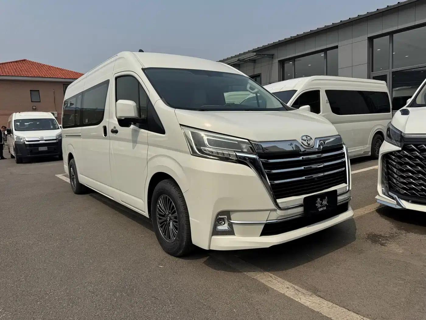 2021 HIACE 3.5L Automatic — миниатюра 1