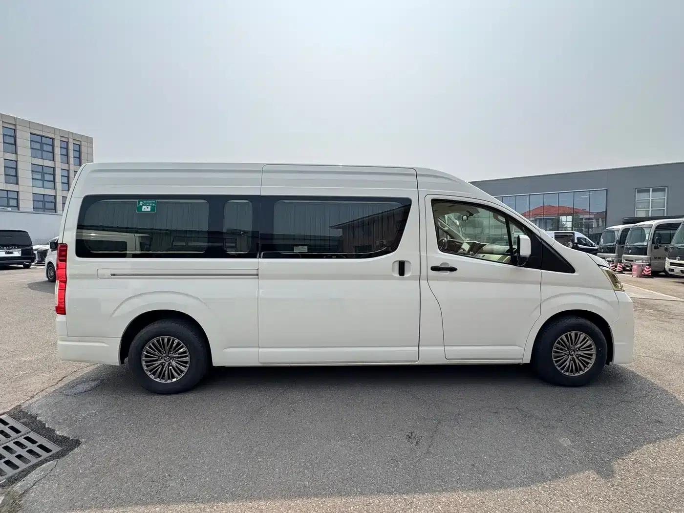 2021 HIACE 3.5L Automatic — миниатюра 3