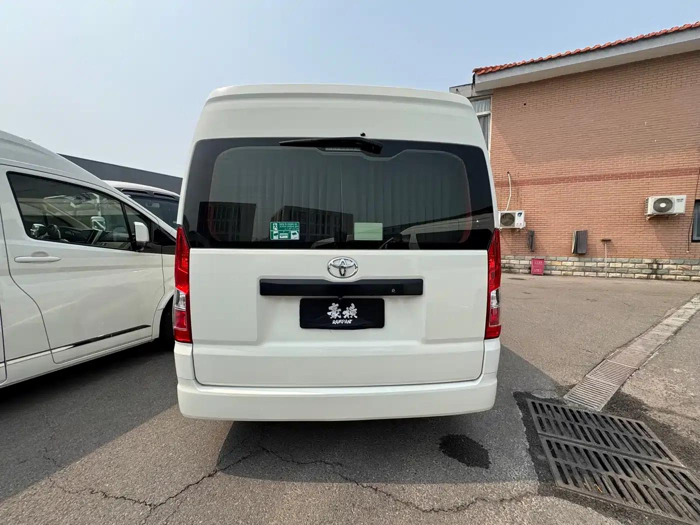 2021 HIACE 3.5L Automatic — миниатюра 4