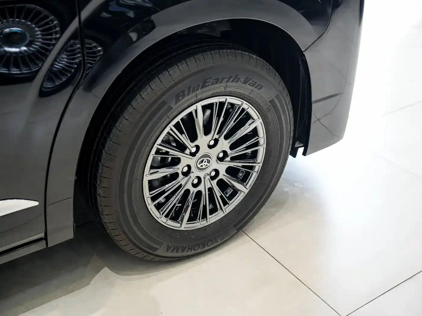 2025 HIACE 3.5L Automatic — миниатюра 2
