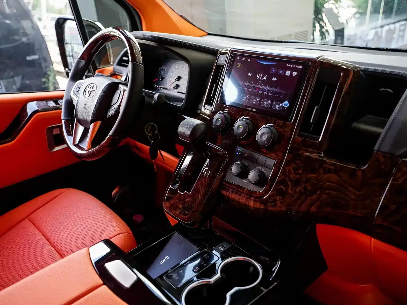 2025 HIACE 3.5L Automatic — миниатюра 3