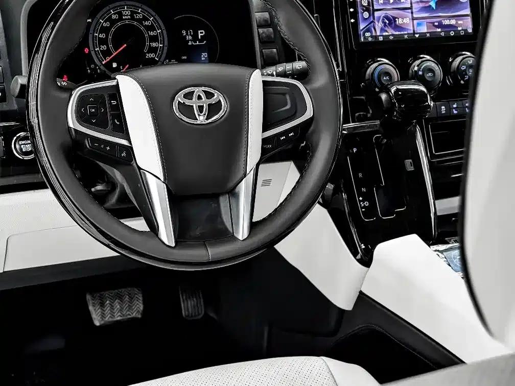 2025 HIACE 3.5L Automatic — миниатюра 2