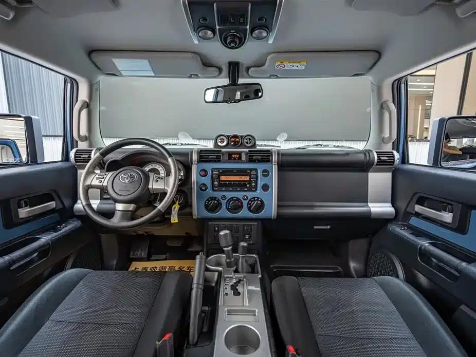 2019 FJ Cruiser 4.0L Automatic — миниатюра 11