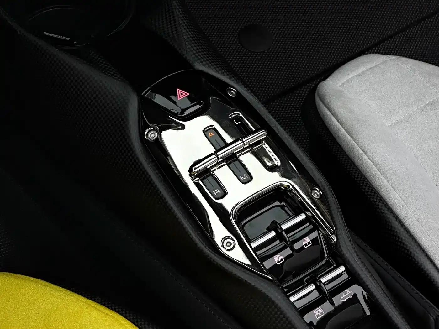 SF90 2021 3.9T V8 Spider — миниатюра 31