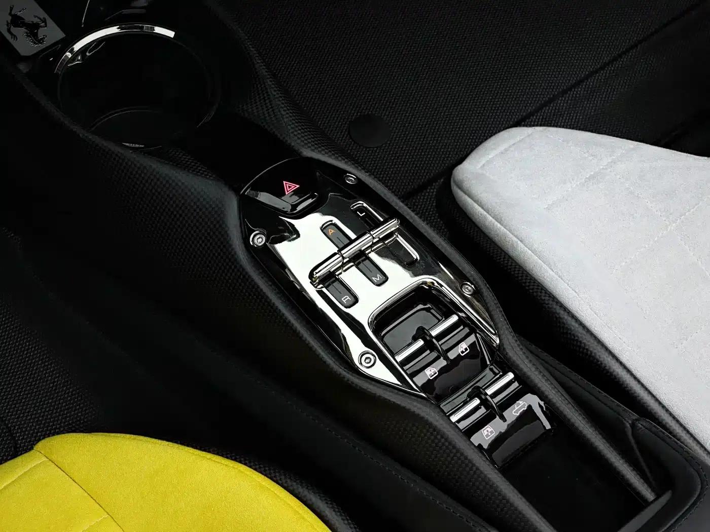 SF90 2021 3.9T V8 Spider — миниатюра 32