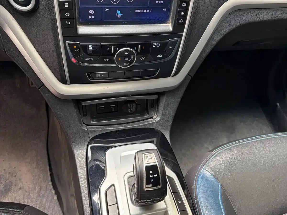 Geely Emgrand EV300 Progressive (2017 Model) — миниатюра 7