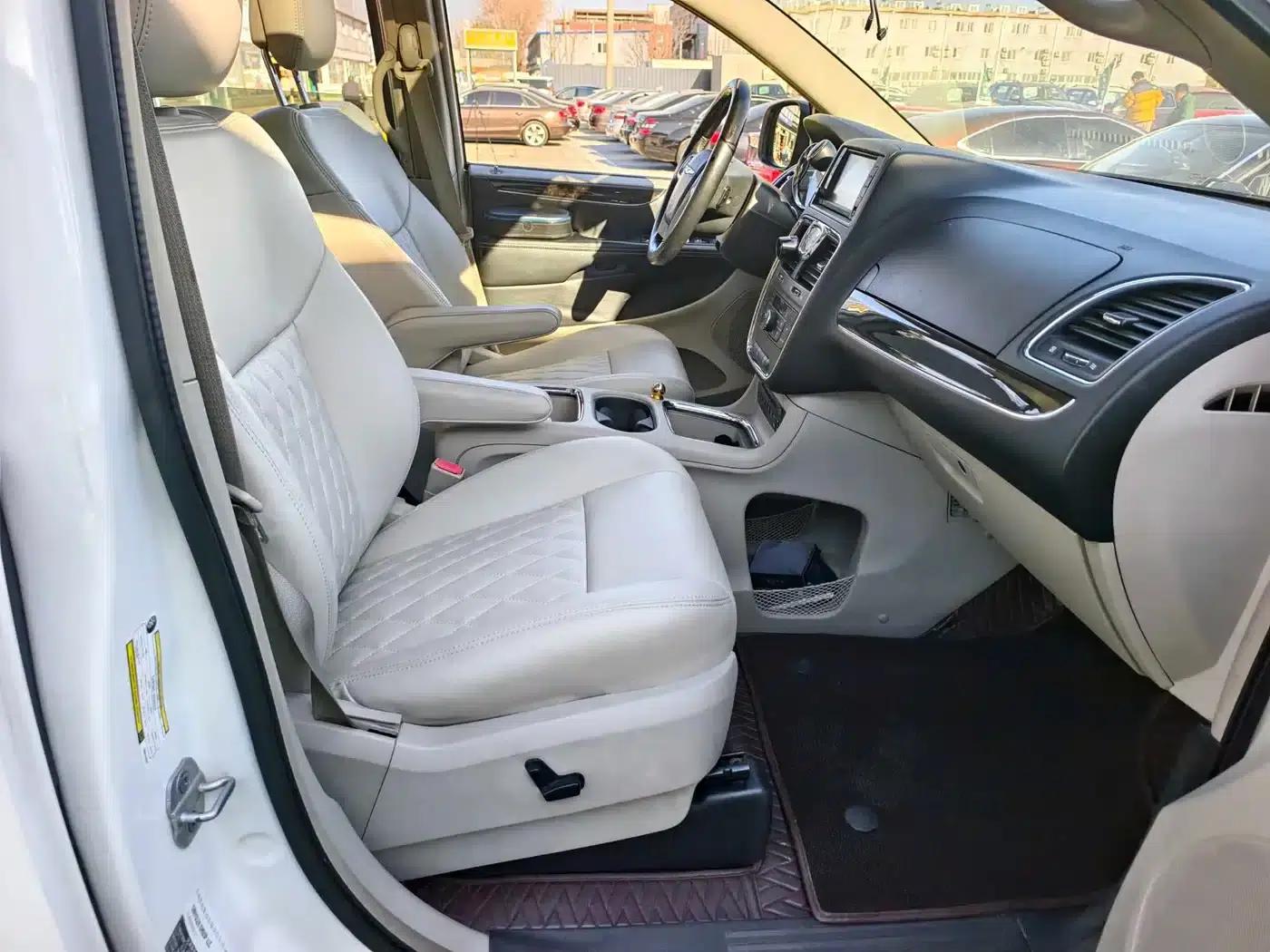 2014 Imported Grand Voyager 3.6L Comfort Edition — миниатюра 14
