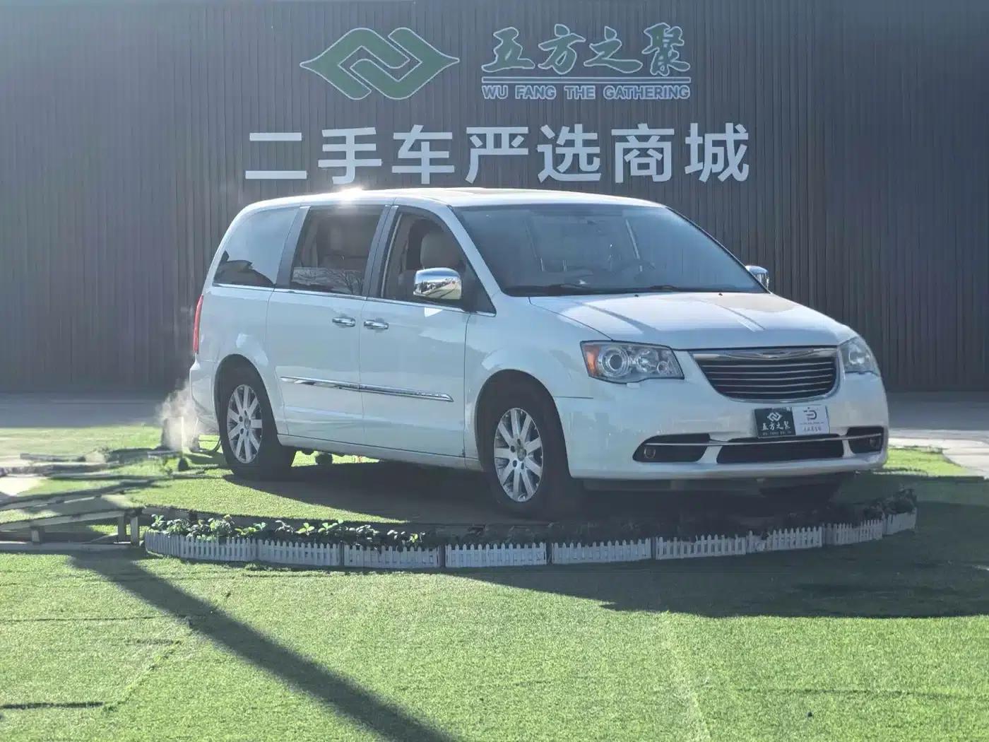 2014 Imported Grand Voyager 3.6L Comfort Edition — миниатюра 3