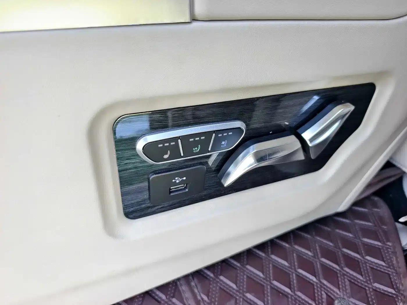 2014 Imported Grand Voyager 3.6L Comfort Edition — миниатюра 8