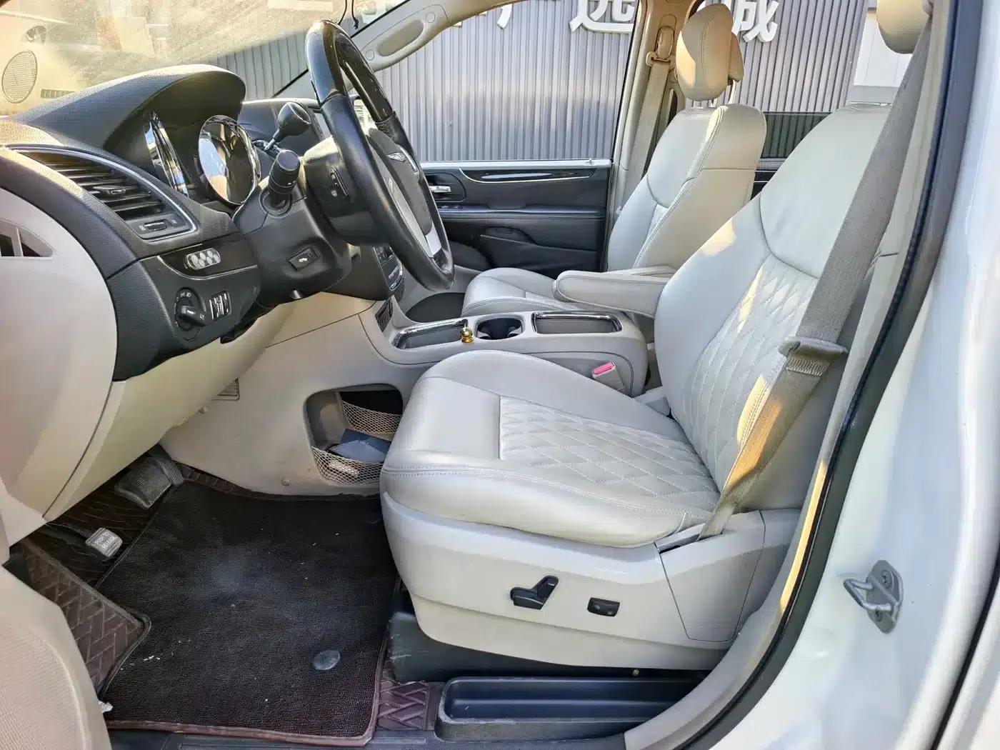 2014 Imported Grand Voyager 3.6L Comfort Edition — миниатюра 10
