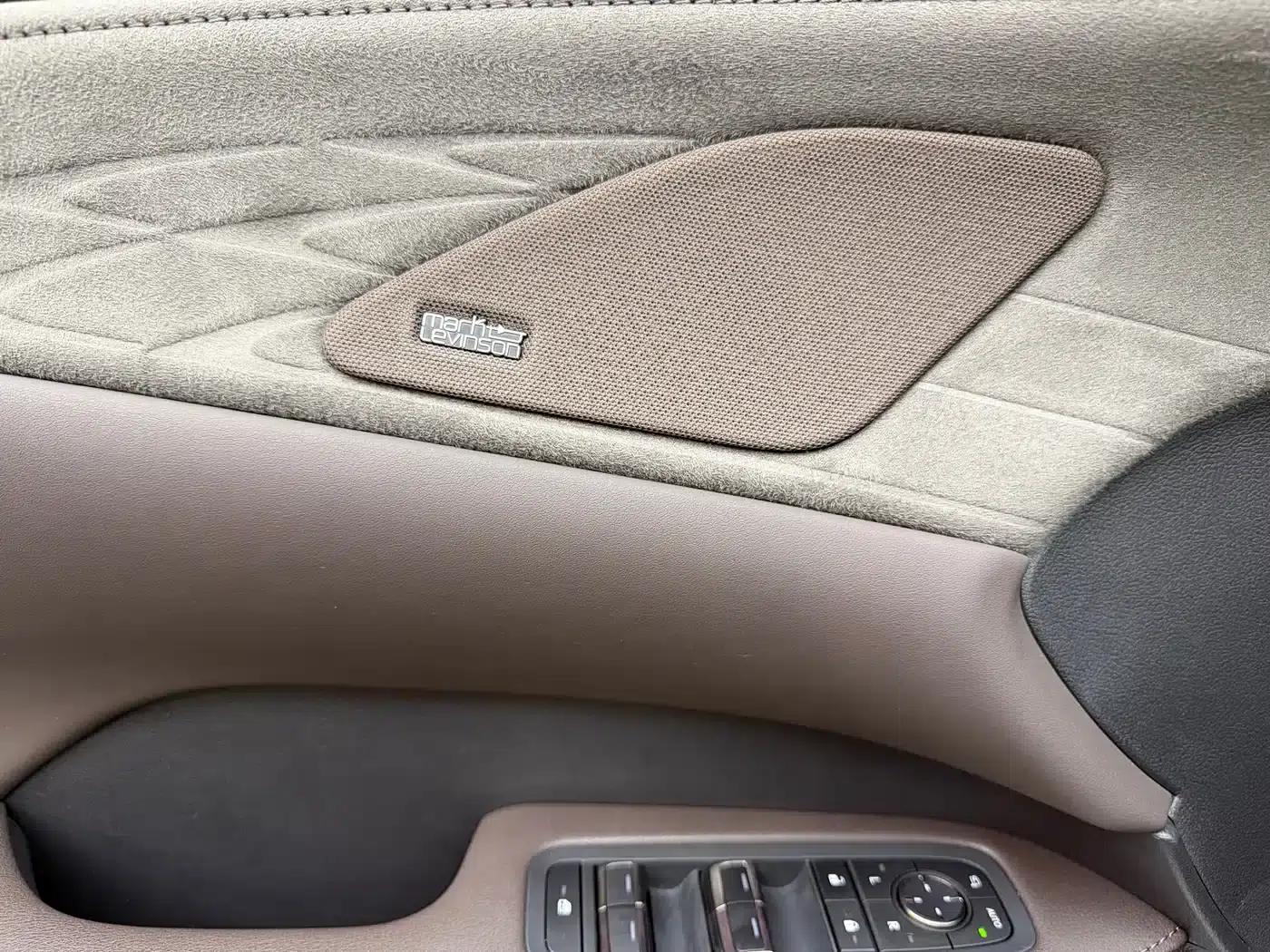 Lexus RX Hybrid 2023 450h+ AWD Enjoy Edition — миниатюра 18