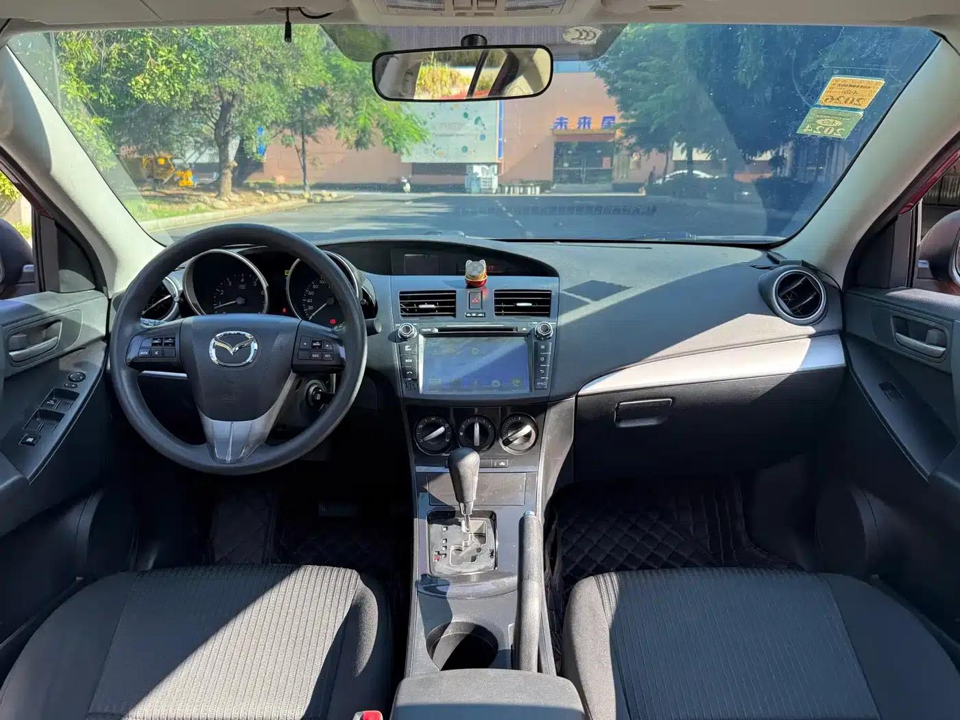 Mazda3 Axela 2015 Sedan 1.6L Automatic Elite — миниатюра 12