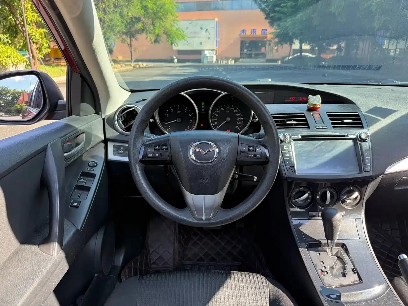 Mazda3 Axela 2015 Sedan 1.6L Automatic Elite — миниатюра 14