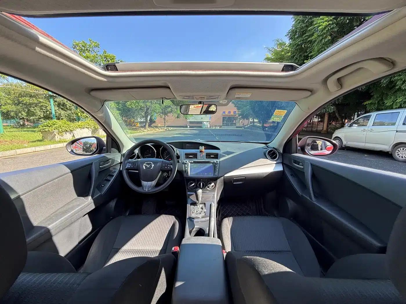 Mazda3 Axela 2015 Sedan 1.6L Automatic Elite — миниатюра 16