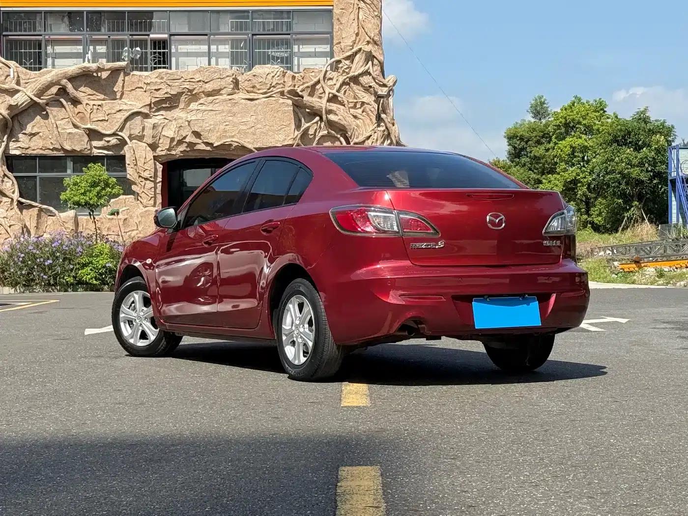 Mazda3 Axela 2015 Sedan 1.6L Automatic Elite — миниатюра 3