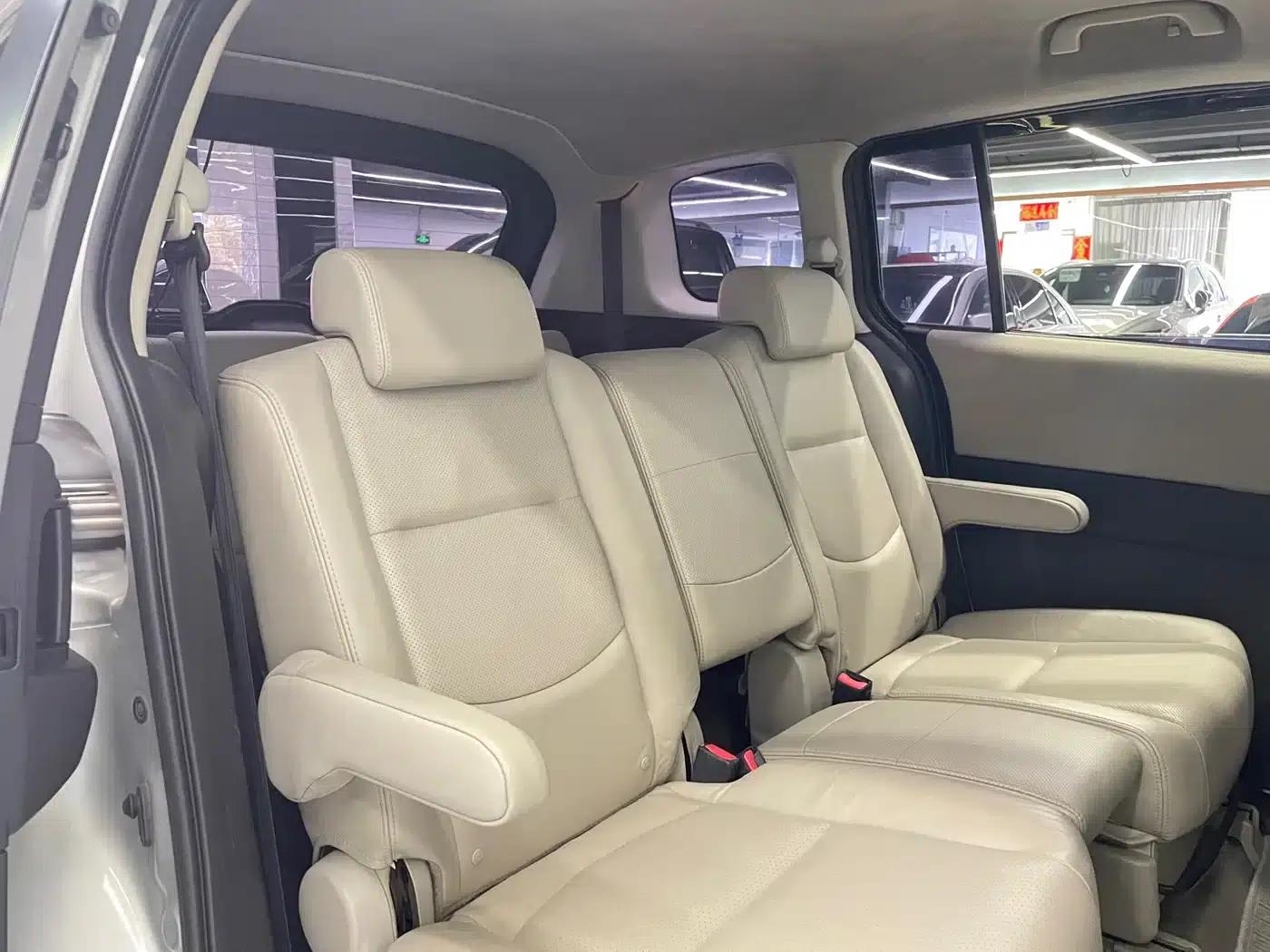 Mazda 5 2008 2.0 Automatic Luxury — миниатюра 13