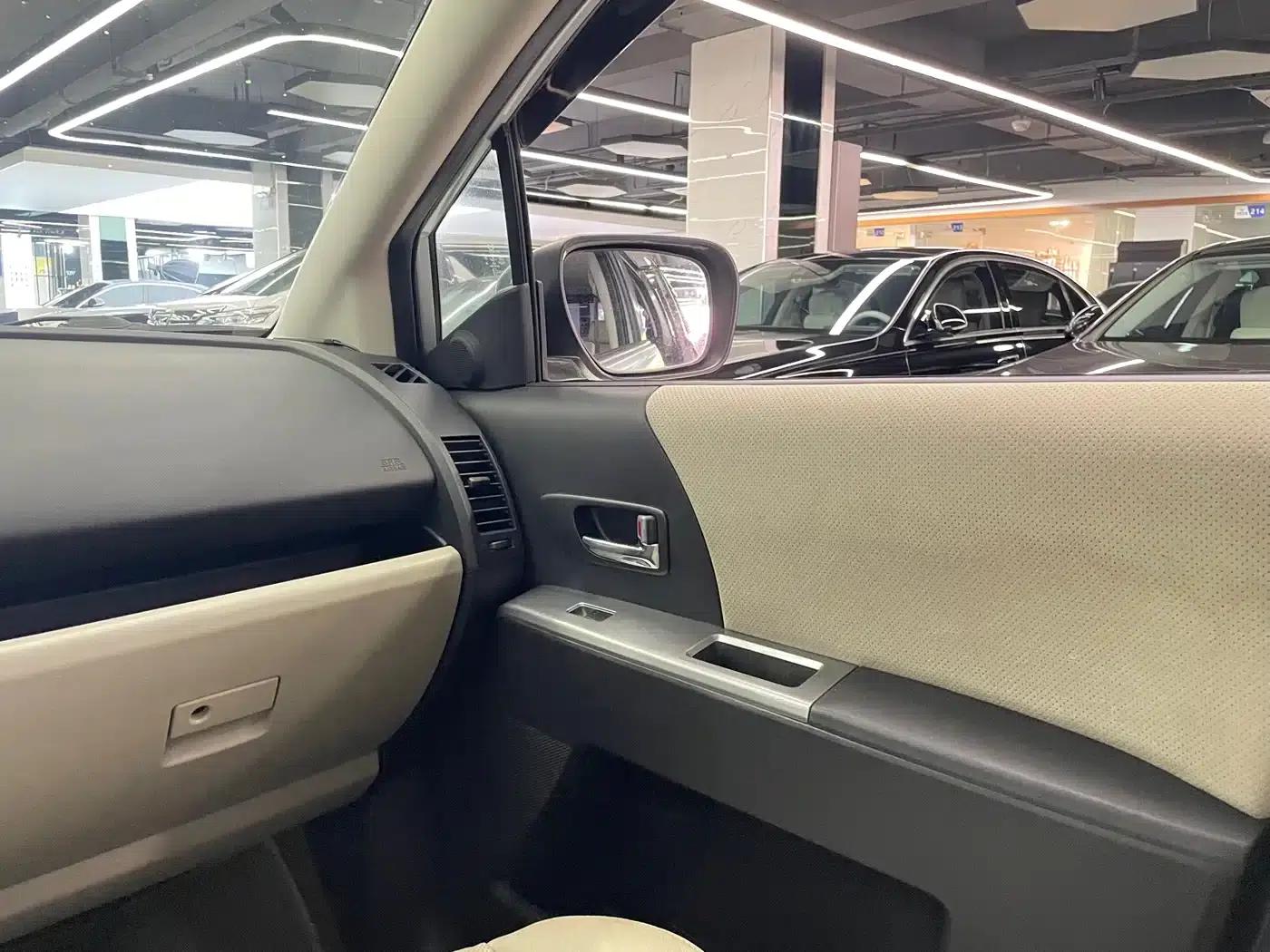 Mazda 5 2008 2.0 Automatic Luxury — миниатюра 26