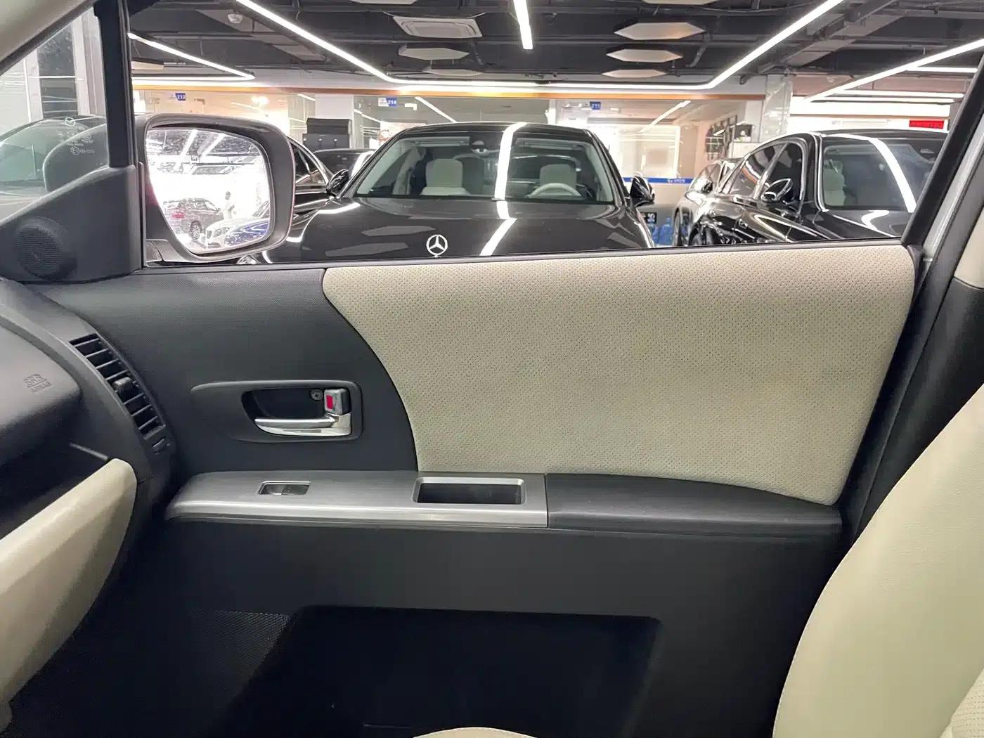 Mazda 5 2008 2.0 Automatic Luxury — миниатюра 27