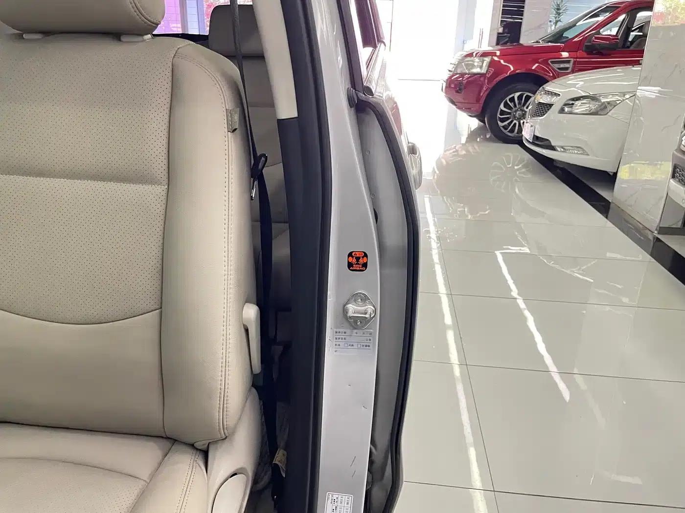 Mazda 5 2008 2.0 Automatic Luxury — миниатюра 31