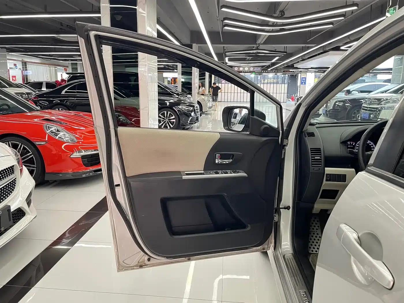 Mazda 5 2008 2.0 Automatic Luxury — миниатюра 34