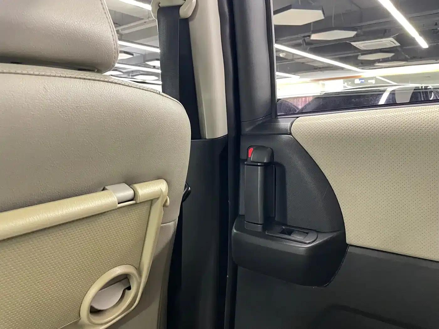 Mazda 5 2008 2.0 Automatic Luxury — миниатюра 37