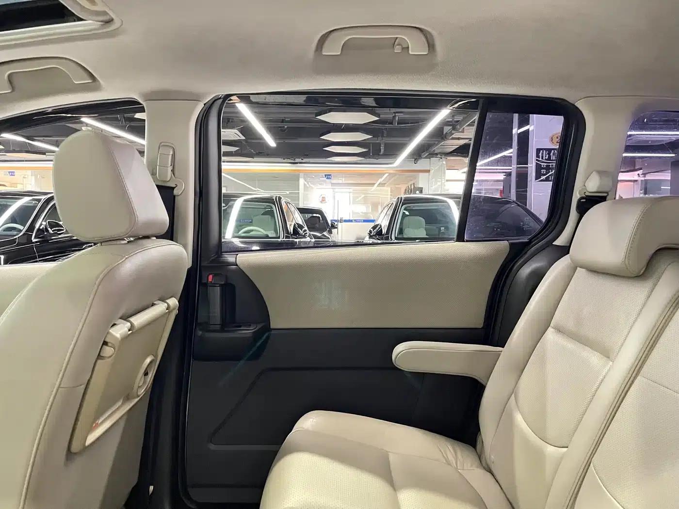 Mazda 5 2008 2.0 Automatic Luxury — миниатюра 38