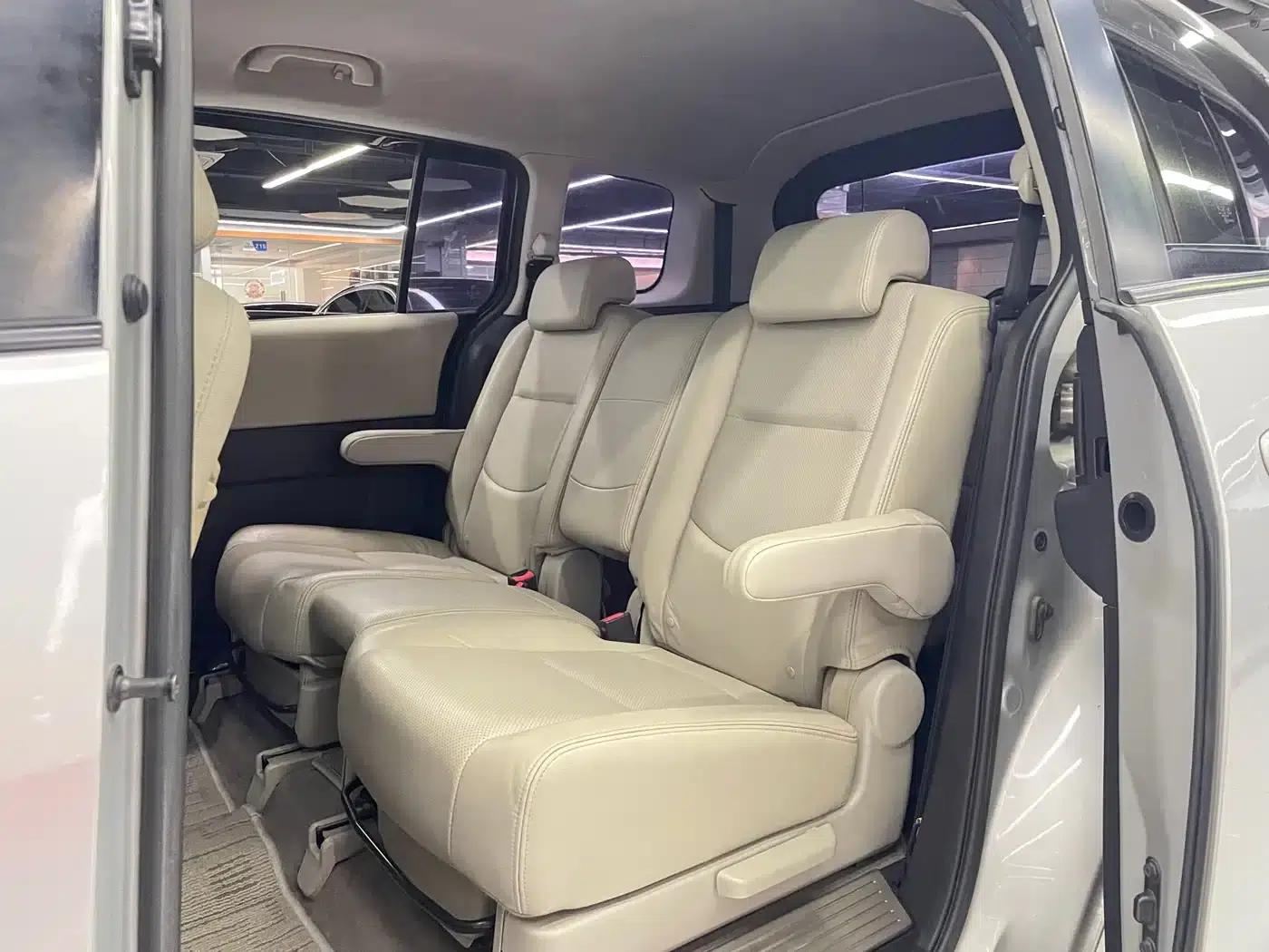 Mazda 5 2008 2.0 Automatic Luxury — миниатюра 7
