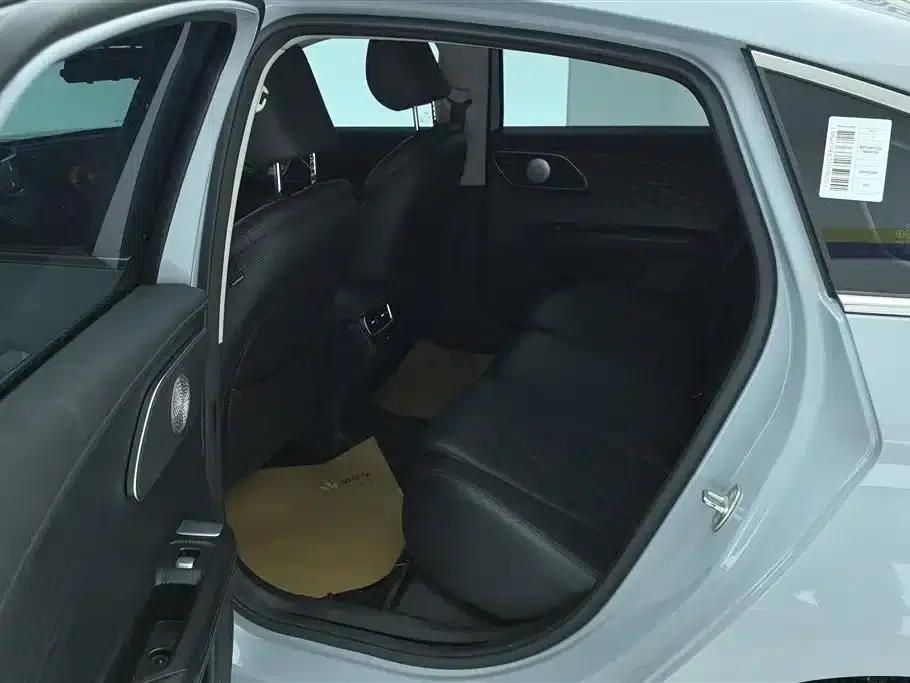 Fengyun A8L 2025 1.5TGDI Comfort Model (145km/h) — миниатюра 11