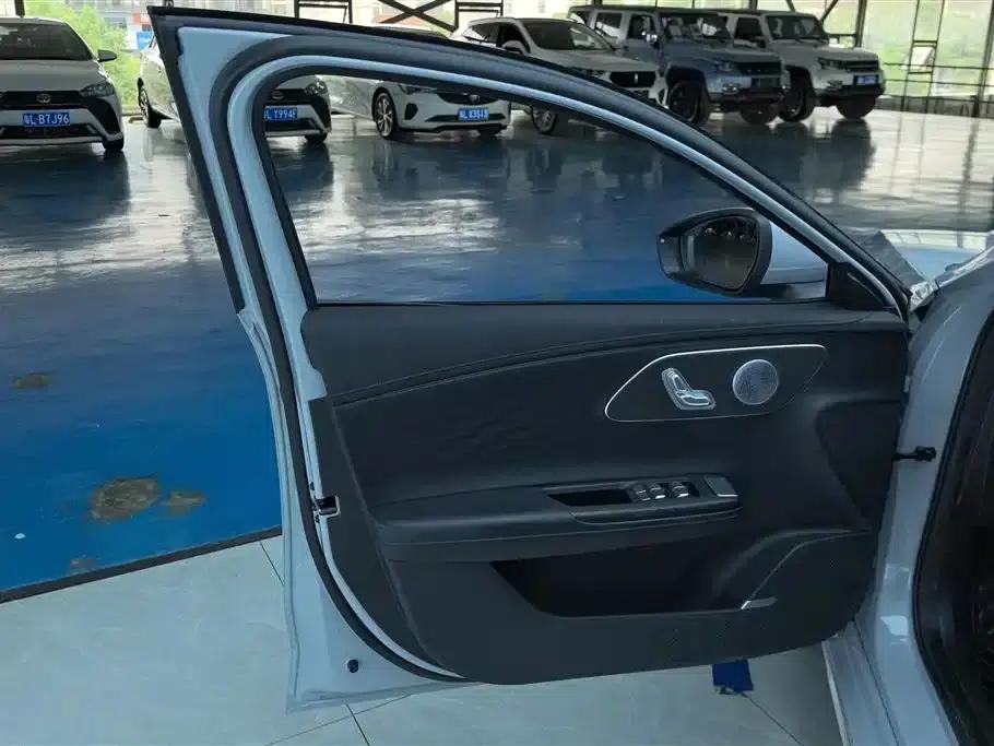 Fengyun A8L 2025 1.5TGDI Comfort Model (145km/h) — миниатюра 7