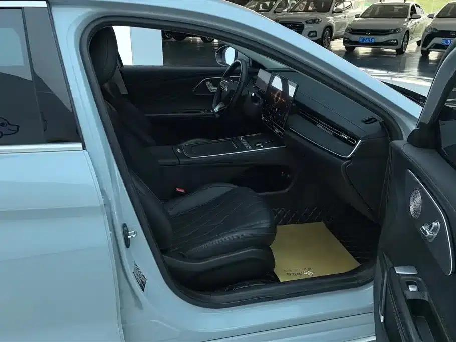 Fengyun A8L 2025 1.5TGDI Comfort Model (145km/h) — миниатюра 8