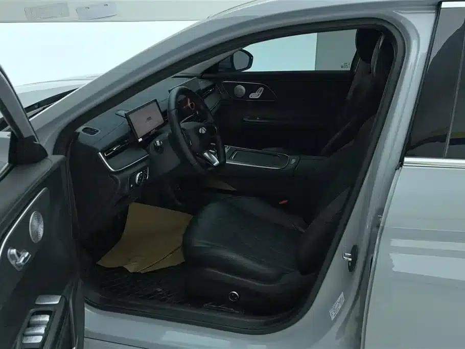 Fengyun A8L 2025 1.5TGDI Comfort Model (145km/h) — миниатюра 9