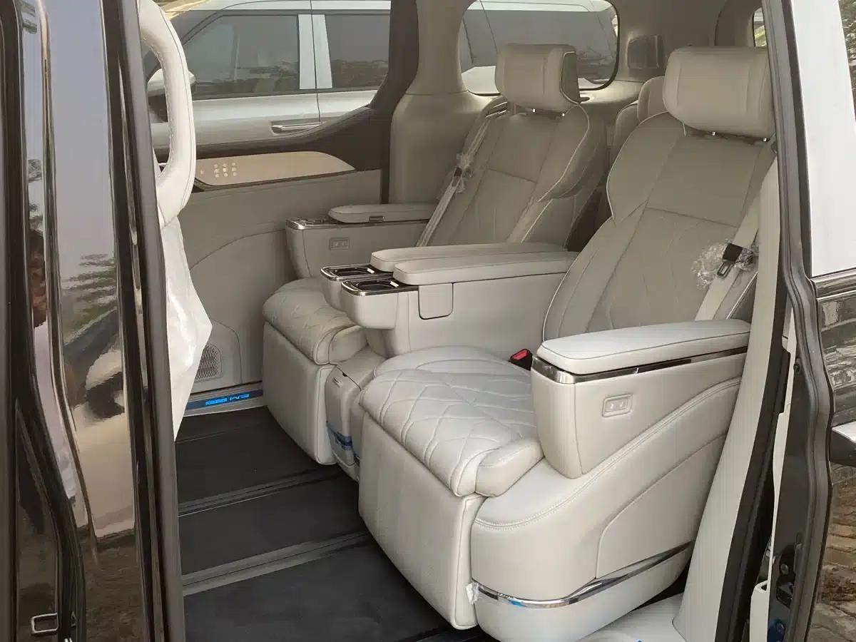 Volvo EM90 2025 Ultra 6-seater — миниатюра 6