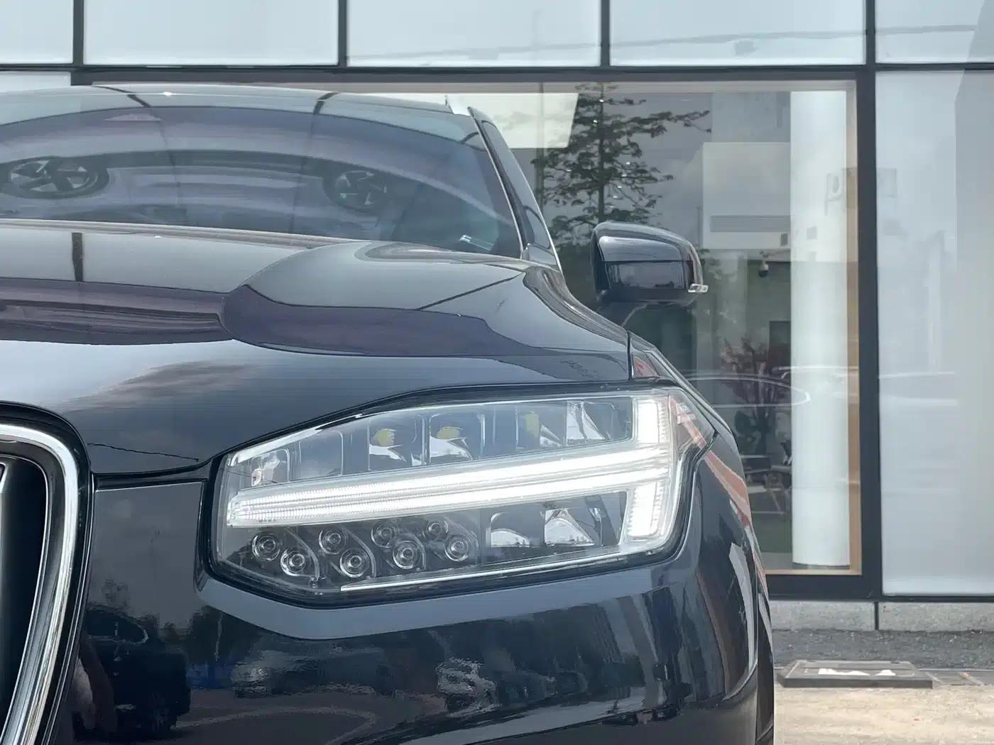 2023 Volvo XC90 Plug-in Hybrid T8 Recharge Luxury 7-Seater — миниатюра 2