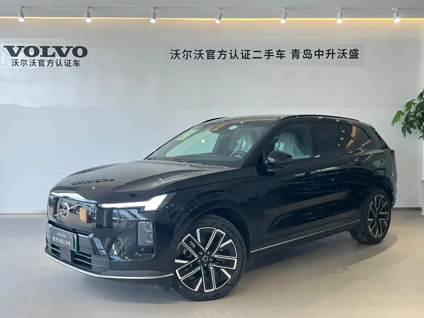 2026 Volvo XC70 Plug-in Hybrid, All-Wheel Drive, Extended Range Plus — миниатюра 1