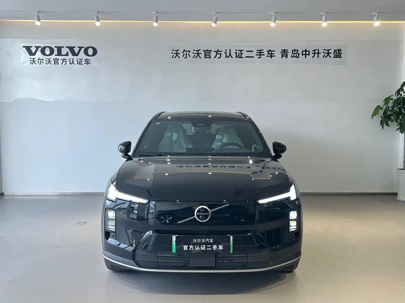 2026 Volvo XC70 Plug-in Hybrid, All-Wheel Drive, Extended Range Plus — миниатюра 2