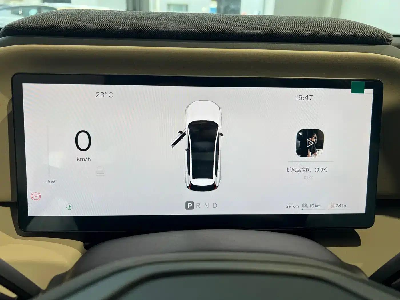 2026 Volvo XC70 Plug-in Hybrid, All-Wheel Drive, Extended Range Plus — миниатюра 12