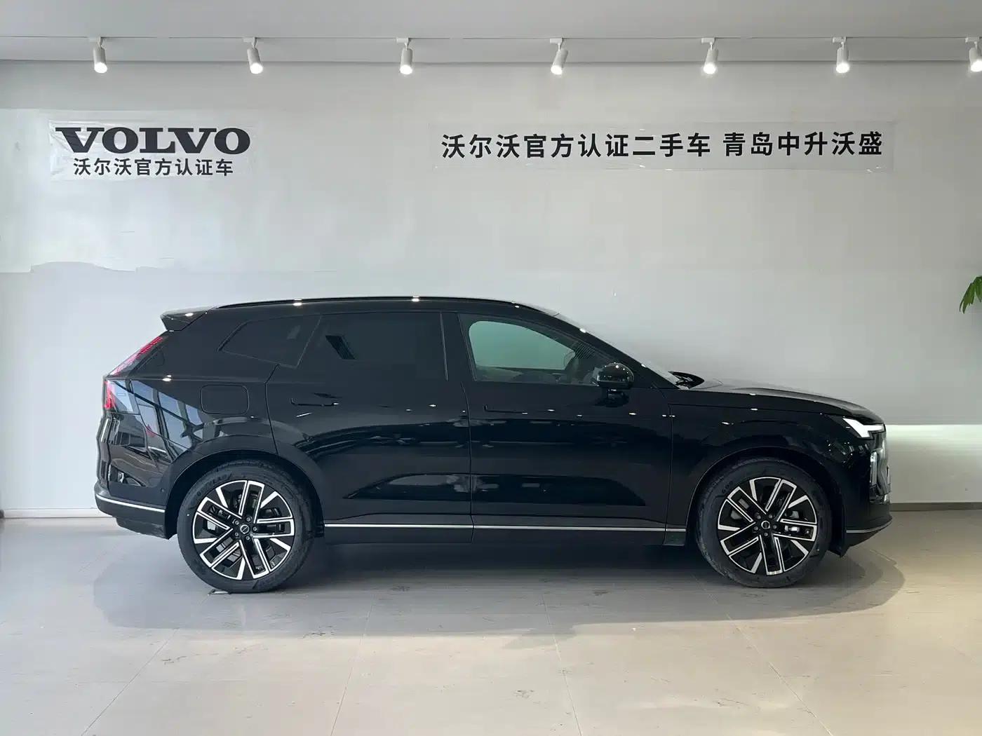 2026 Volvo XC70 Plug-in Hybrid, All-Wheel Drive, Extended Range Plus — миниатюра 3