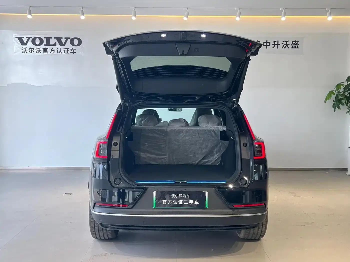 2026 Volvo XC70 Plug-in Hybrid, All-Wheel Drive, Extended Range Plus — миниатюра 6