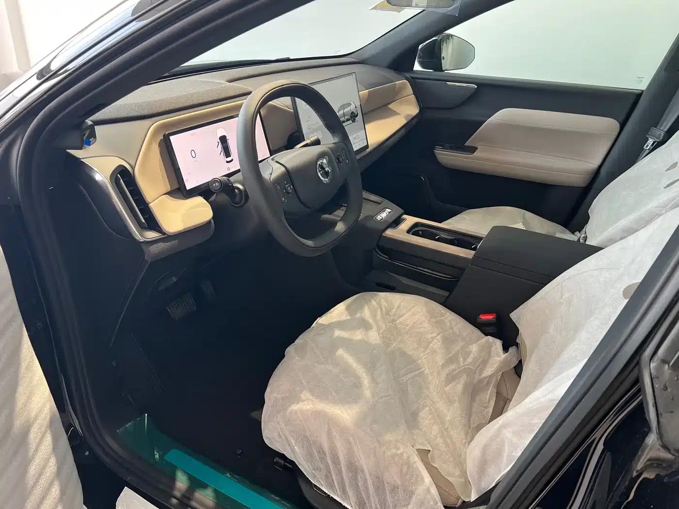 2026 Volvo XC70 Plug-in Hybrid, All-Wheel Drive, Extended Range Plus — миниатюра 8