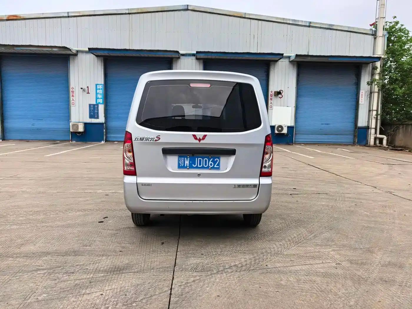 Wuling Rongguang S 2023 1.5L Basic Model 5/7 Seats — миниатюра 3