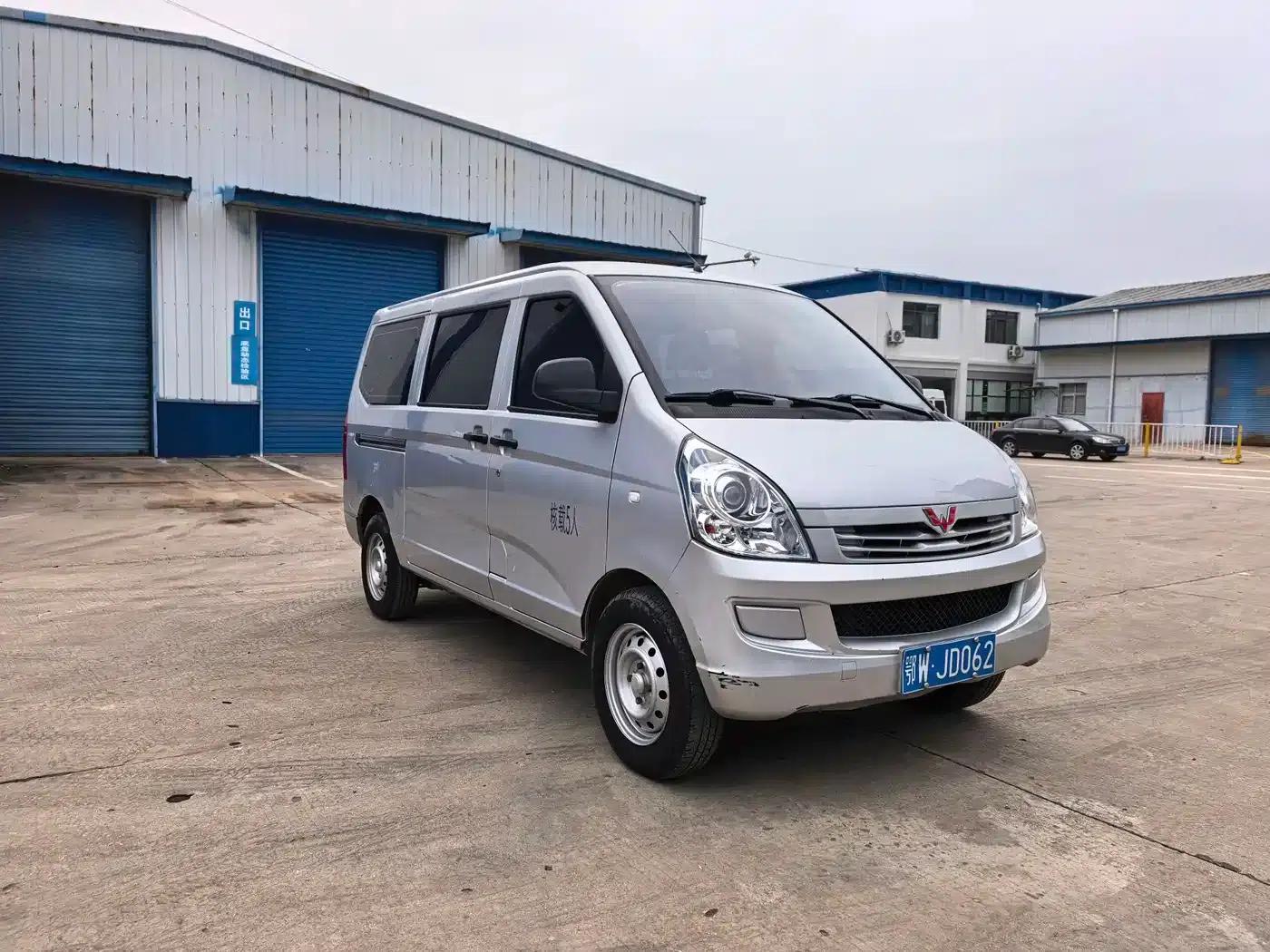 Wuling Rongguang S 2023 1.5L Basic Model 5/7 Seats — миниатюра 5