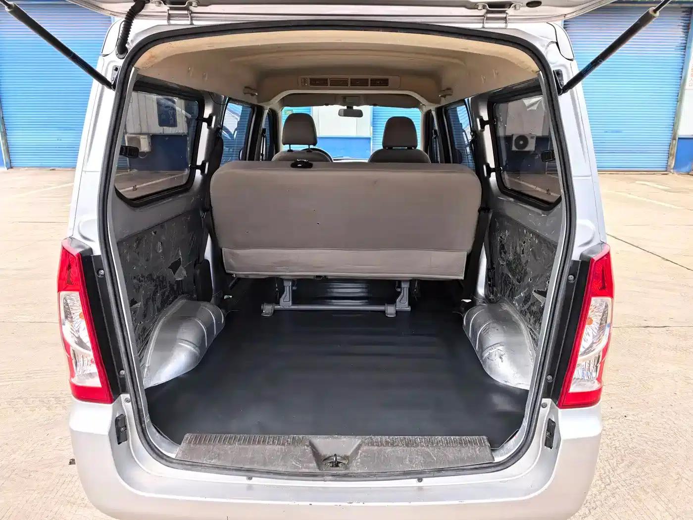 Wuling Rongguang S 2023 1.5L Basic Model 5/7 Seats — миниатюра 6