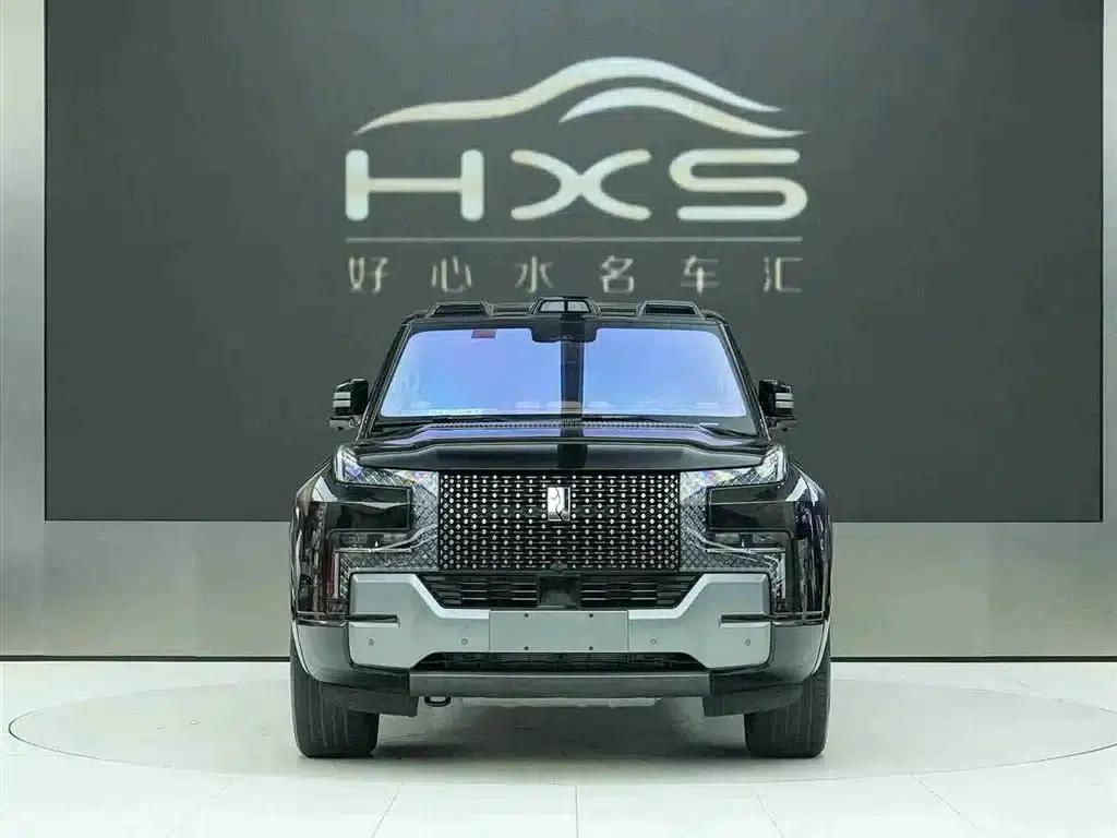 Looking up at the 2023 U8 Luxury Edition — миниатюра 2