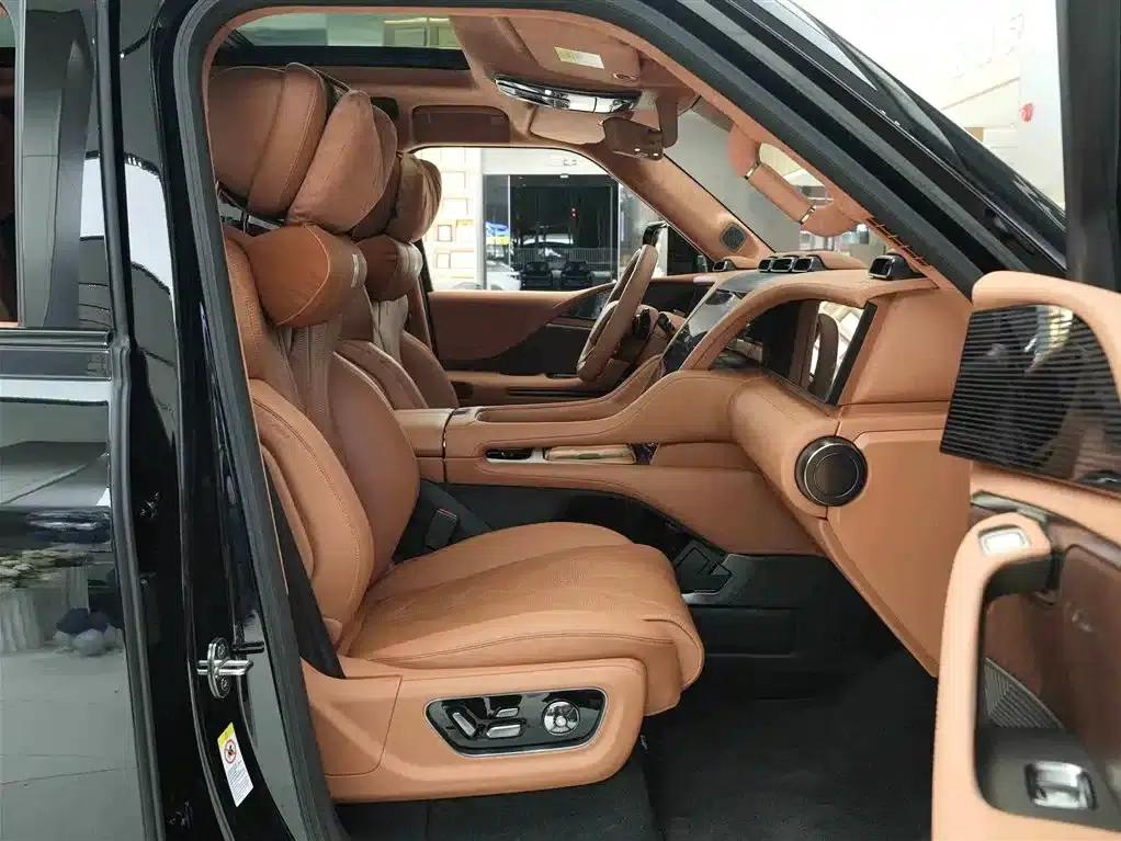 Looking up at the 2023 U8 Luxury Edition — миниатюра 12