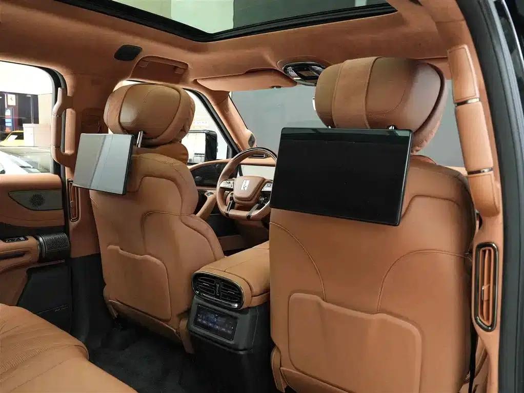 Looking up at the 2023 U8 Luxury Edition — миниатюра 14
