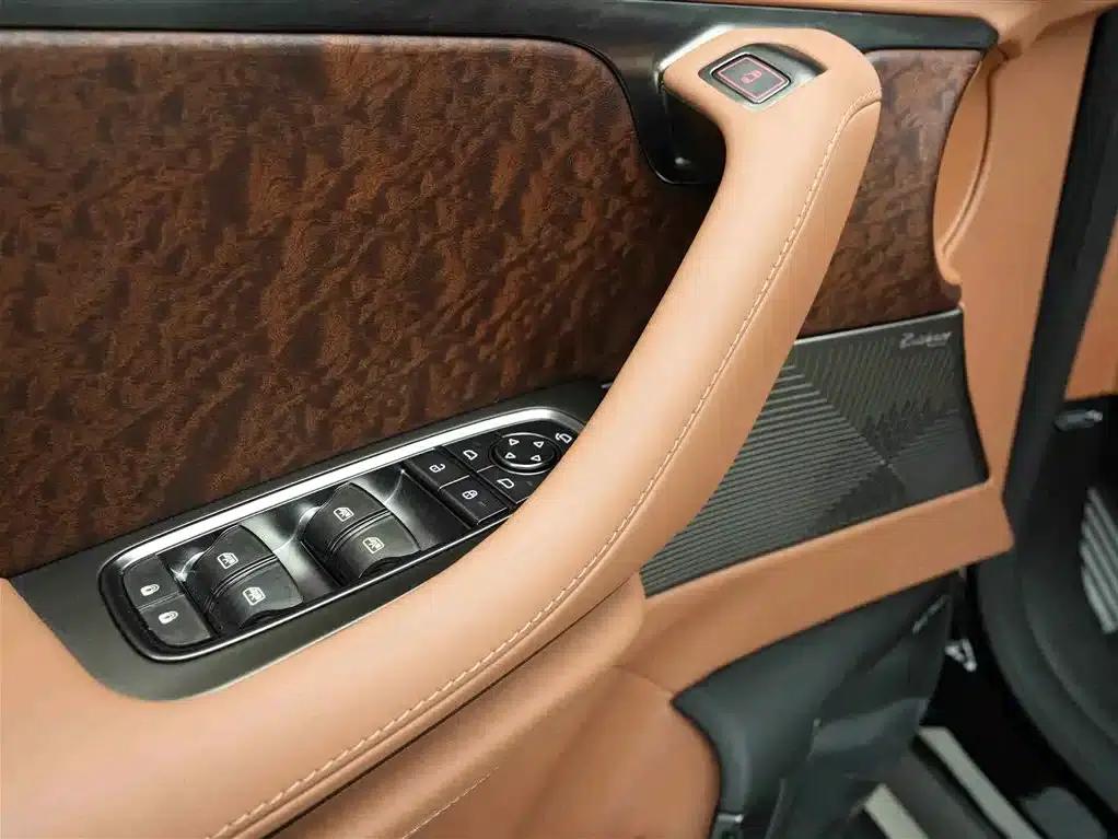 Looking up at the 2023 U8 Luxury Edition — миниатюра 16
